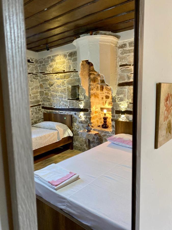 Restaurant & Guest House Semani Berat Exterior photo