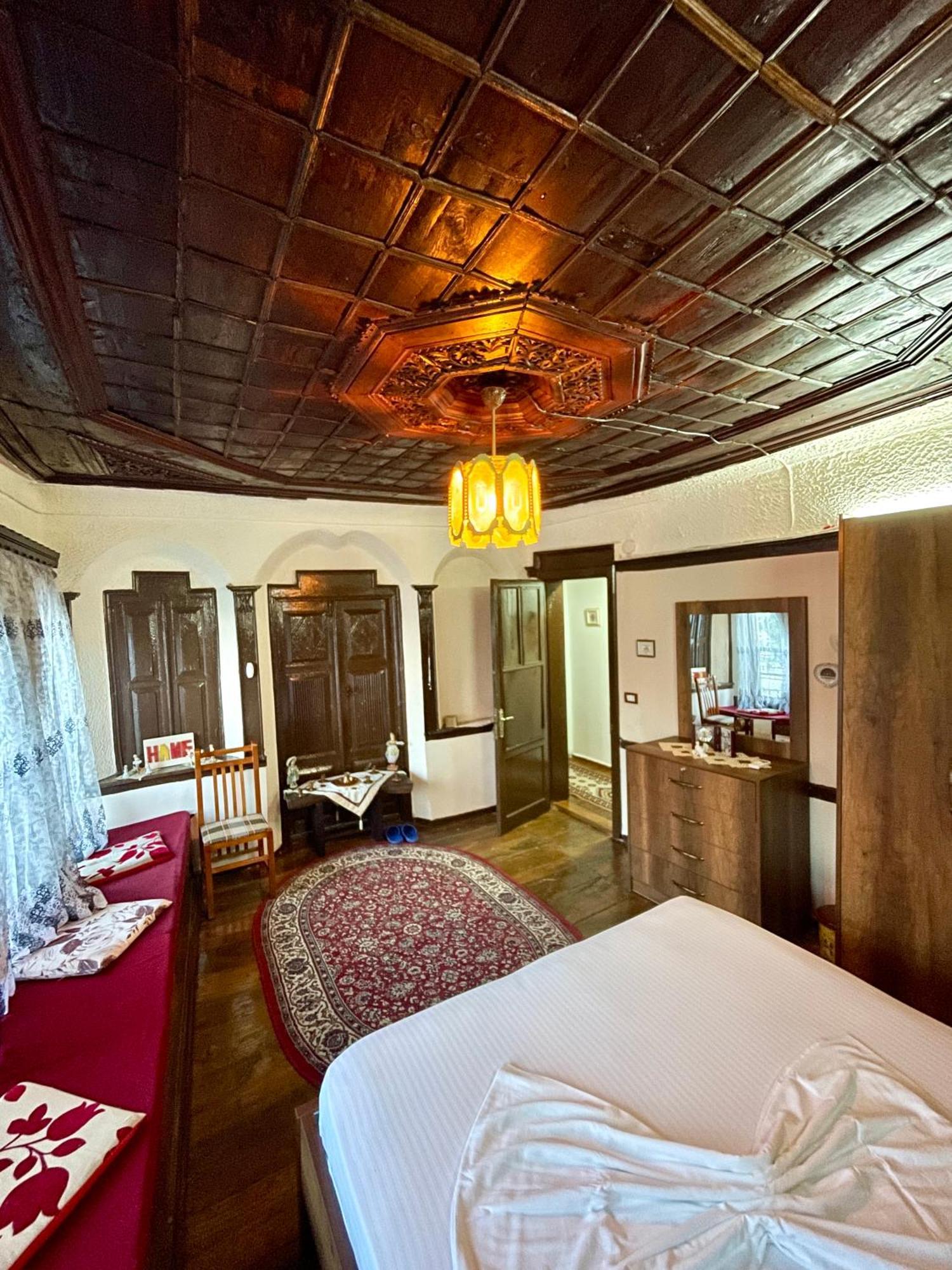 Restaurant & Guest House Semani Berat Exterior photo