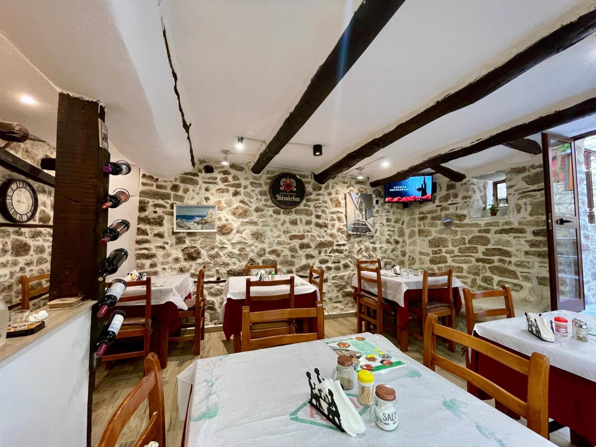 Restaurant & Guest House Semani Berat Exterior photo