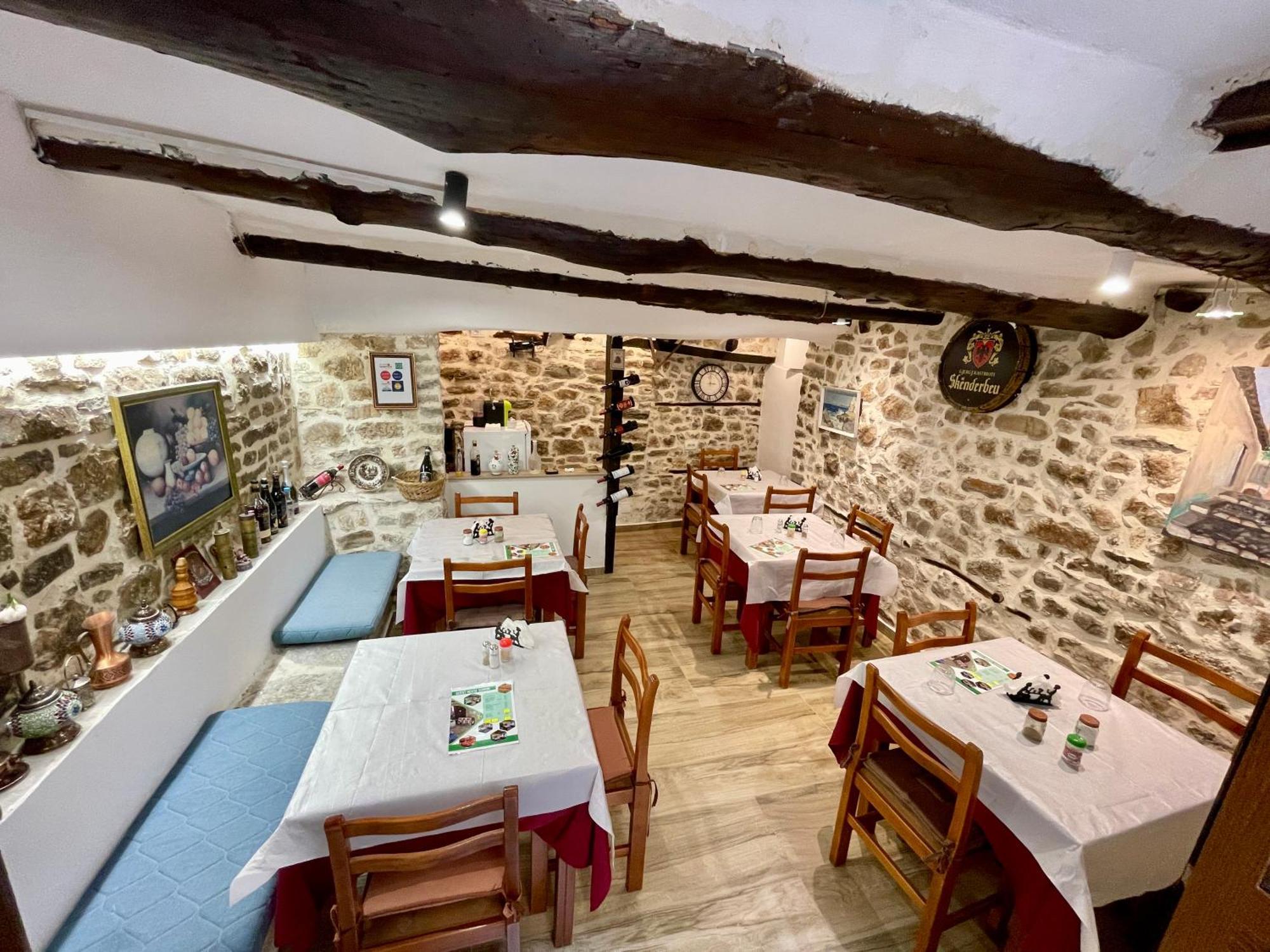 Restaurant & Guest House Semani Berat Exterior photo