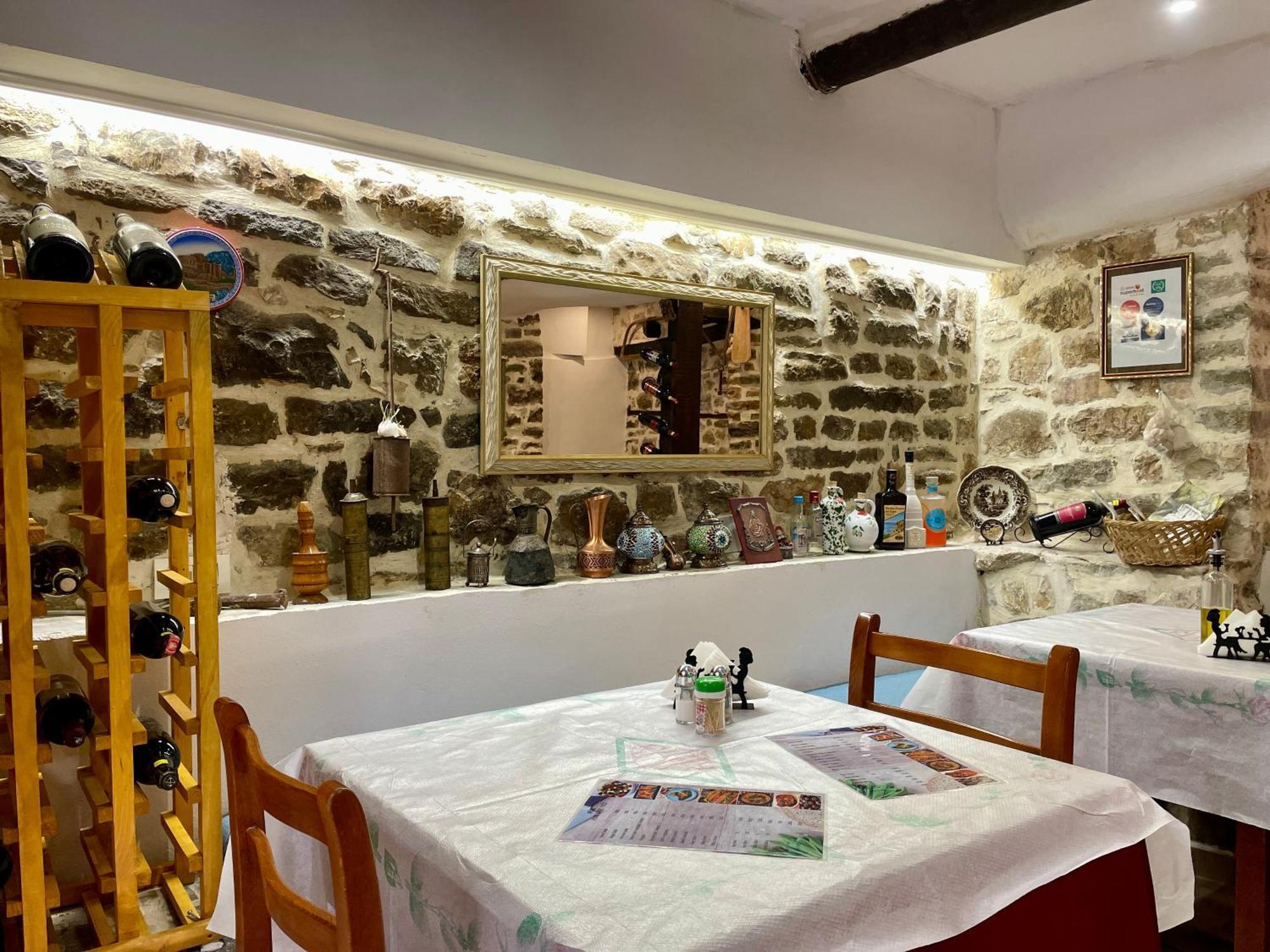 Restaurant & Guest House Semani Berat Exterior photo